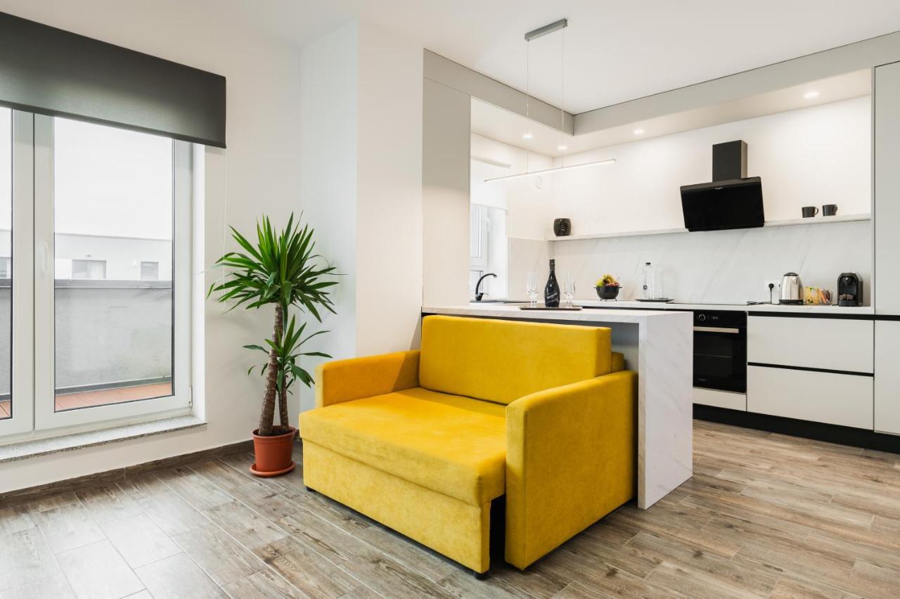 Skylark Zurich Studio with Terrace & Mountain View in Brasov, Romania