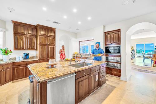 Ocean View Two Duplex Penthouses Retreat amenities: tennis court heated Pool Vista Key — 4-Star Luxury Hotel in Islamorada, United States