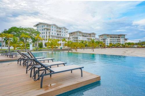 Modern Marina View Balcony Exquisite Pool Sleeps 6 18342815 — Farallon