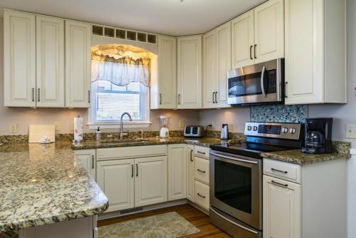 1 4 Us by Oak Island Accommodations - photo 50