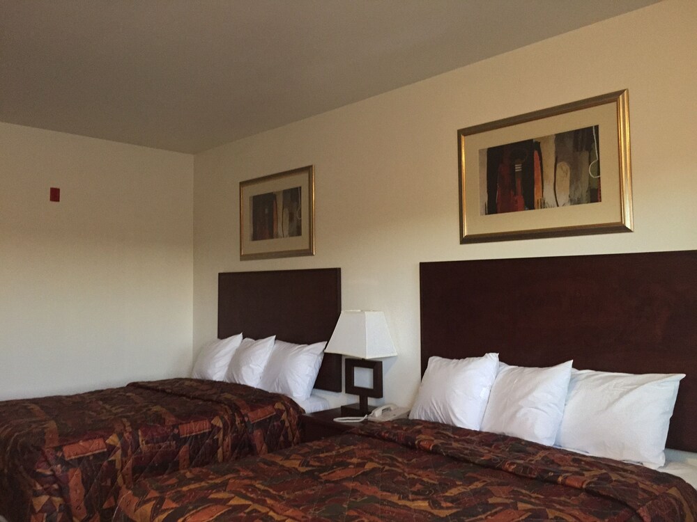 America Inn & Suites - photo 5