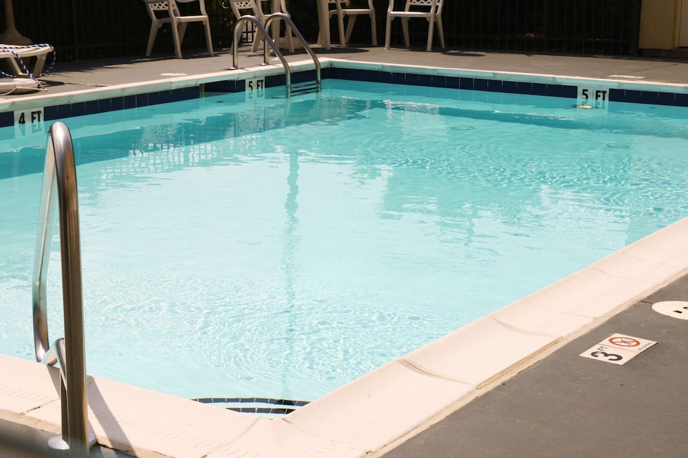 Hampton Inn Henderson - photo 26