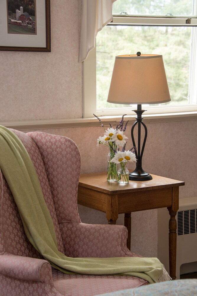 Brass Lantern Inn - photo 12