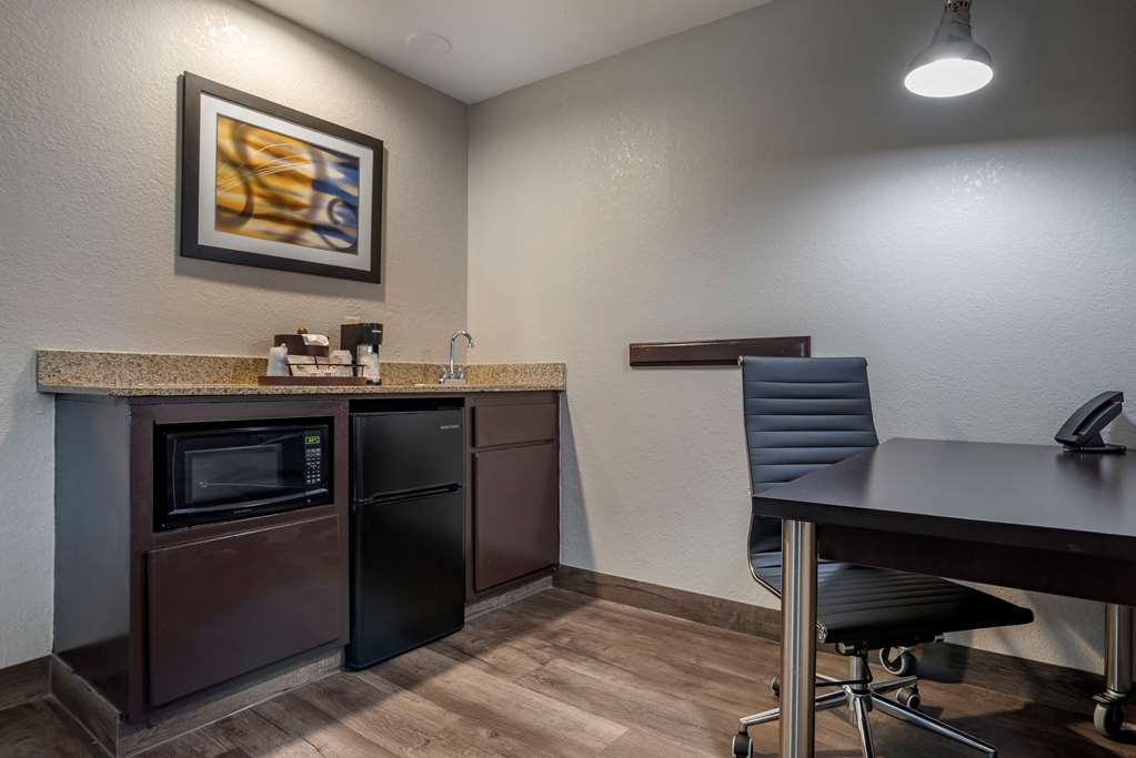 Best Western Carlton Suites - photo 18