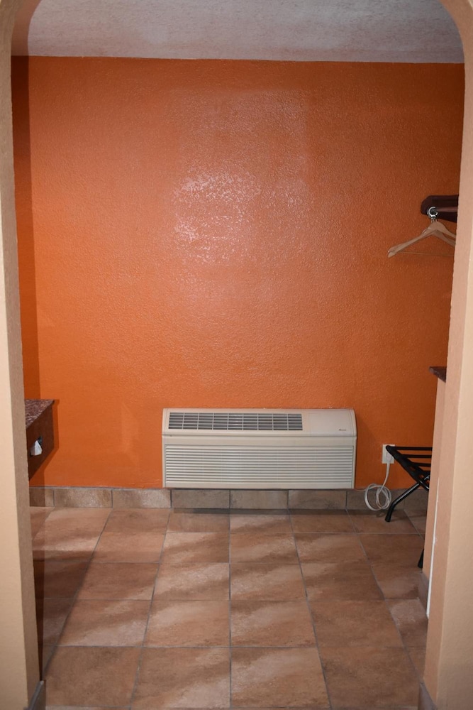 Apex Inn - photo 25