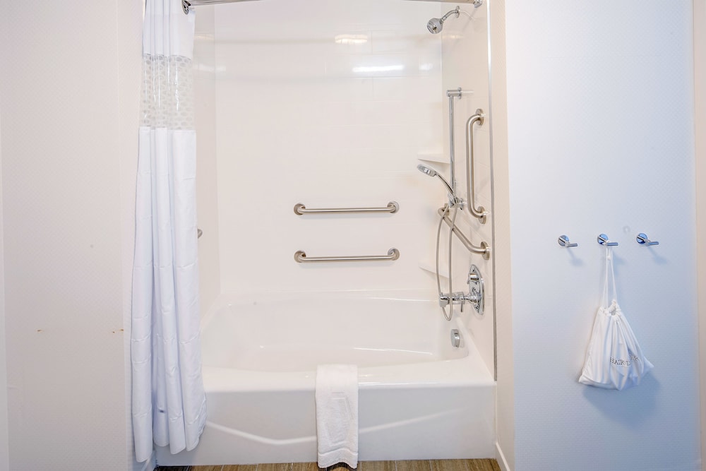 Hampton Inn & Suites Ashland - photo 35