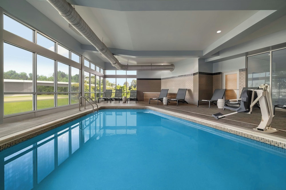 SpringHill Suites by Marriott Roanoke - photo 26