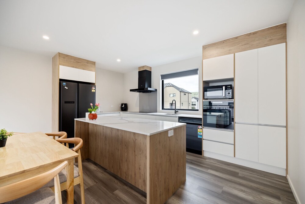 Full sized 3 Bedroom Townhouse Walking distance to Stadium — 4-Star Luxury Hotel in Christchurch, New Zealand
