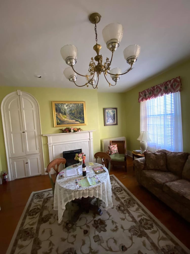 Inn at Lincoln Square - photo 24