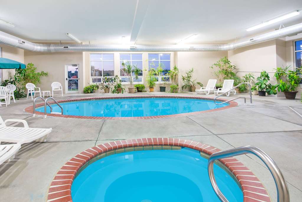 Super 8 by Wyndham Iola KS - photo 6