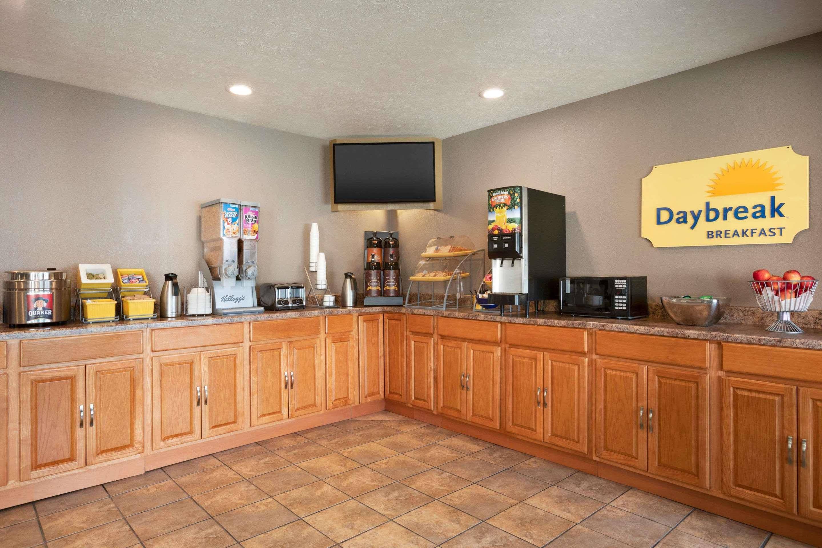 Days Inn Willoughby Cleveland - photo 5