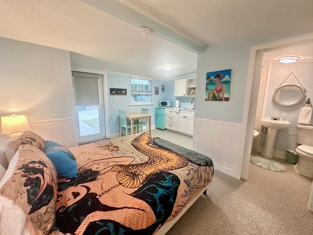Neptune's Grotto Waterfront Retreat - photo 19