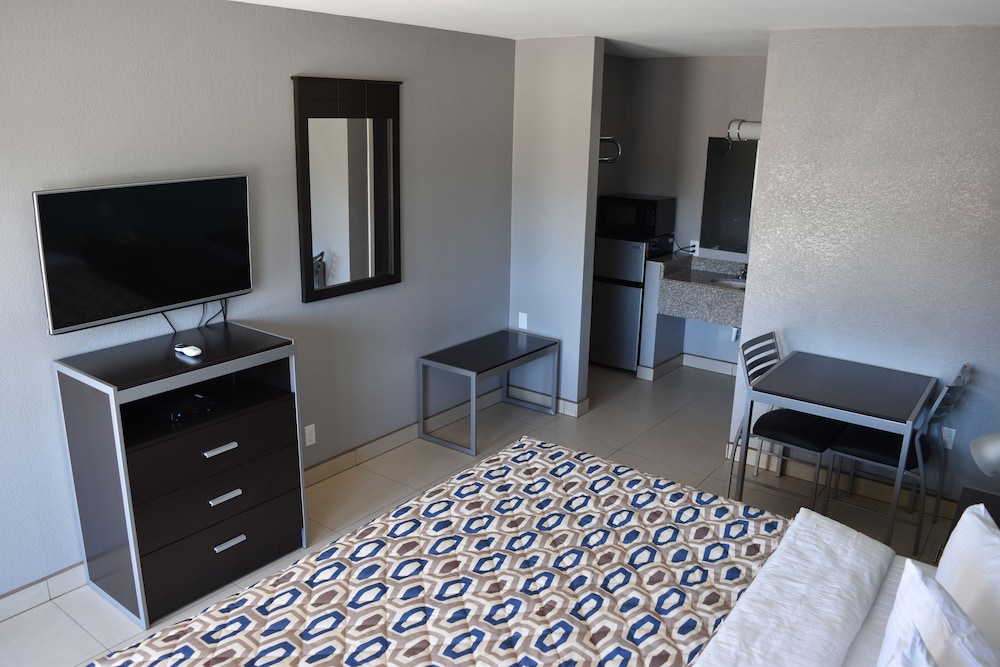 Woodfield Inn & Suites - photo 5