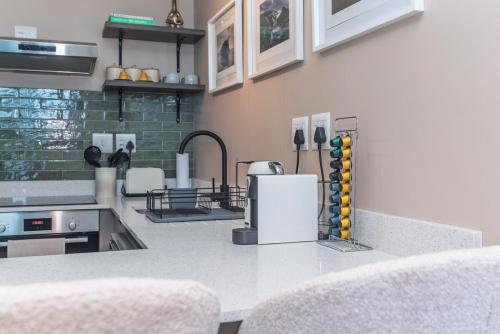 Modern One Bedroom Wavescapes Apartment Muizenberg