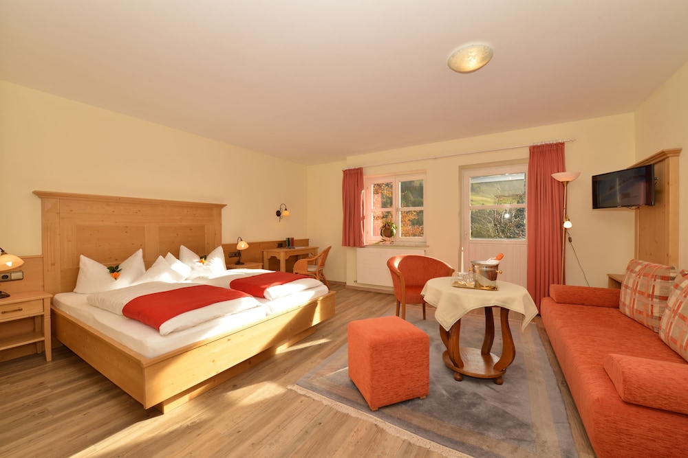 Hotel Adler - carbon neutral hotel in Mittelberg