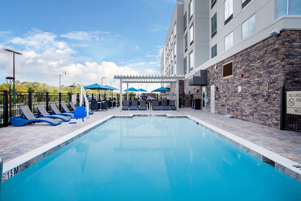 Hampton Inn & Suites North Port - photo 24