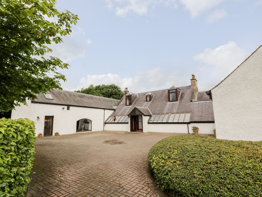 Shieldhill Farm House — 4-Star Luxury Hotel in Falkirk, United Kingdom
