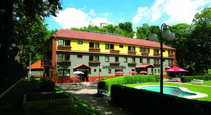 Hotel Milan Vopicka — hotel in Hluboka Nad Vltavou