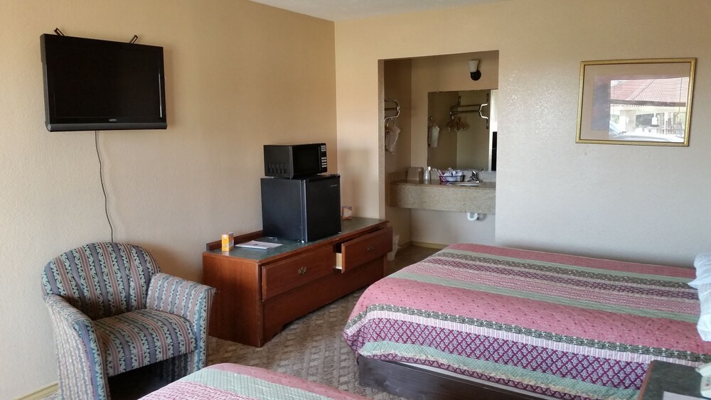 Lakeview Inn & Suites - photo 10