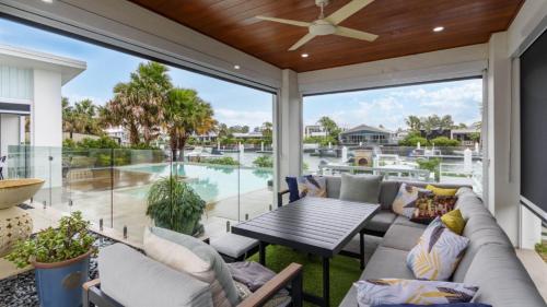 Luxury & Style On The Canal — Banksia Beach — photo 2