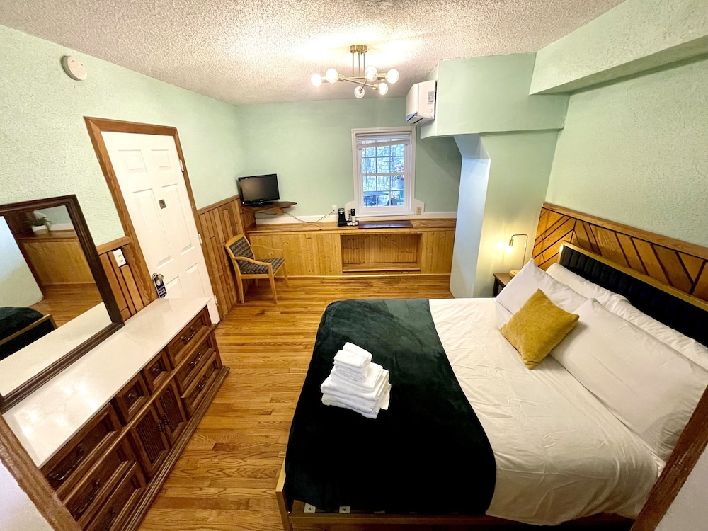 Skyline Village Inn - photo 11