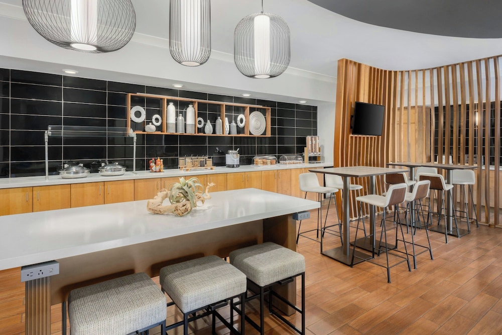 SpringHill Suites by Marriott Herndon Reston - photo 20