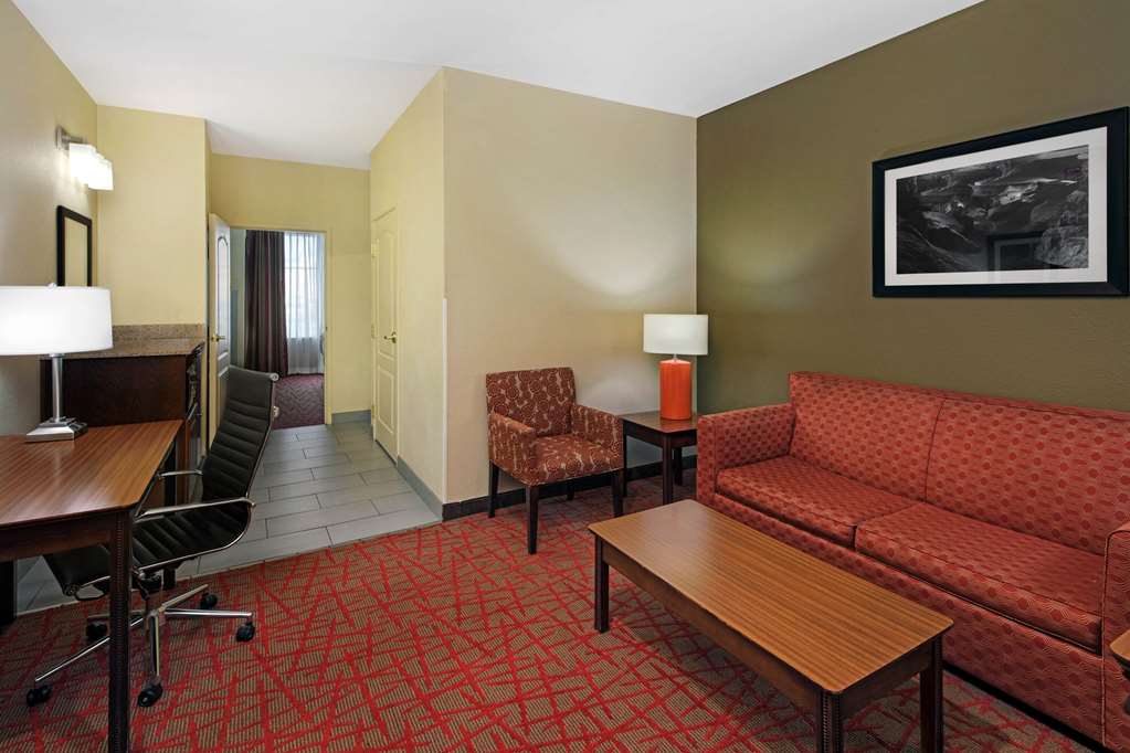 La Quinta Inn & Suites by Wyndham Oxford Anniston - photo 35