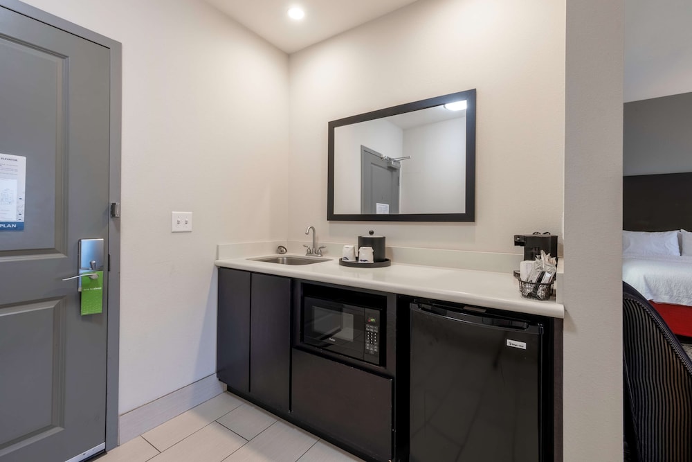 Hampton Inn & Suites DuPont - photo 25