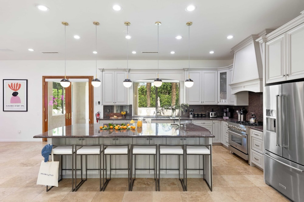 The Date Palm Estate by Avantstay Expansive Estate w Game Room Backyard Oasis w Pool & Spa - photo 12