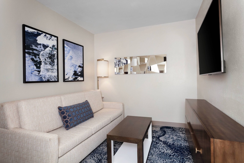Delta Hotels by Marriott Virginia Beach Waterfront Suites - photo 12