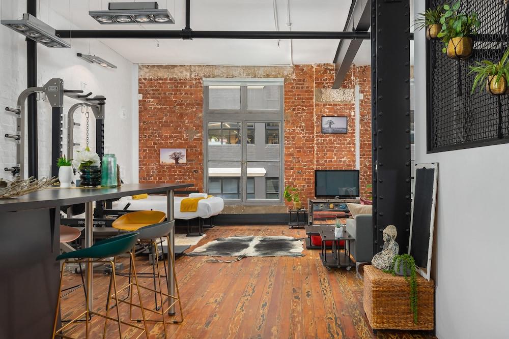 Wolroy House 206
