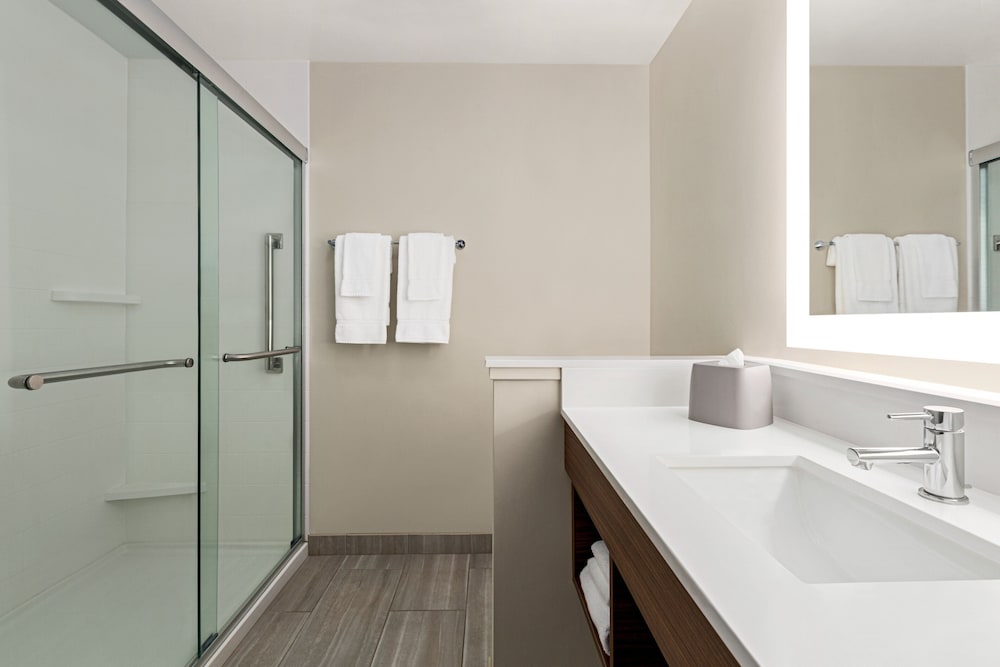 Holiday Inn Express and Suites Ukiah by IHG - photo 31