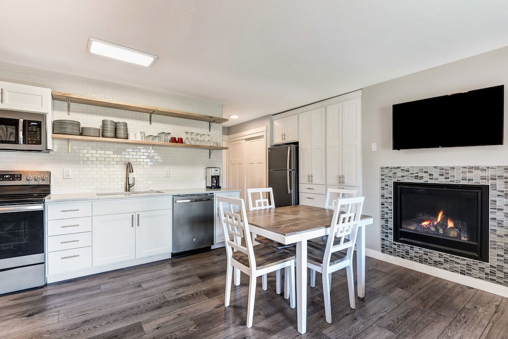 Bend Riverside Inn & Suites - photo 45
