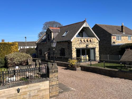 St George s Lodge — 4-Star Luxury Hotel in Halifax, United Kingdom
