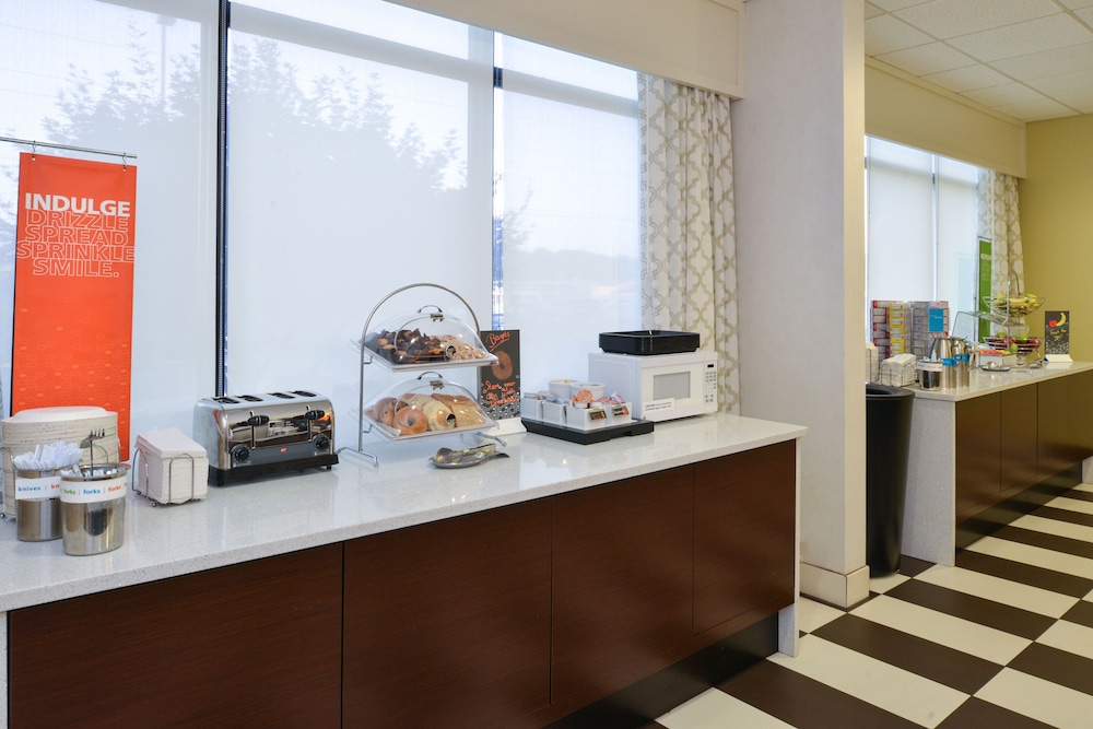 Hampton Inn Carbondale - photo 34