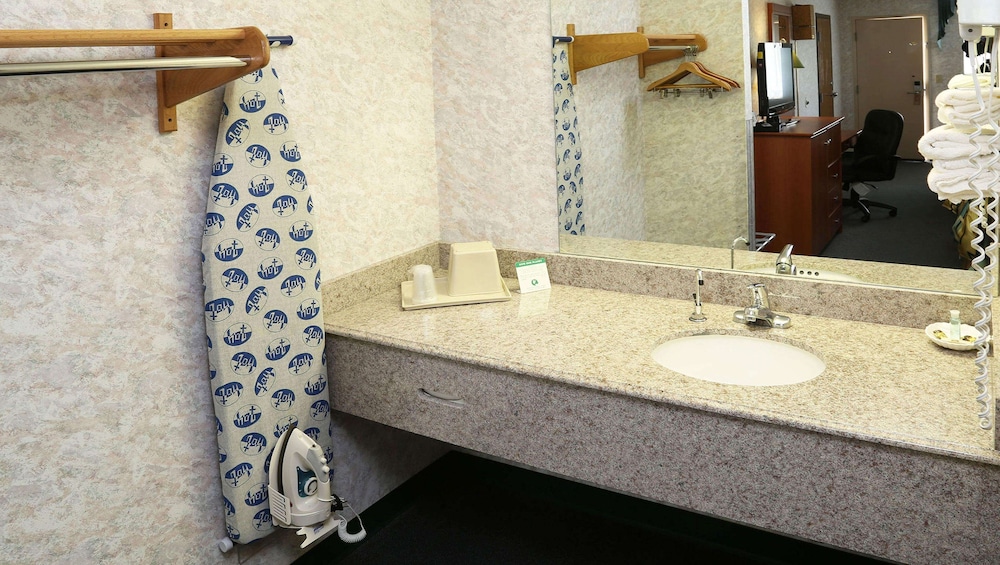 Magnuson Hotel Howell - photo 18