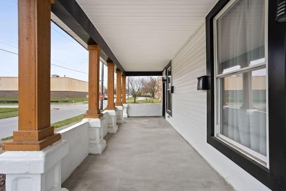 CozySuites 3BR Arsenal Heights Indy 2 - photo 17