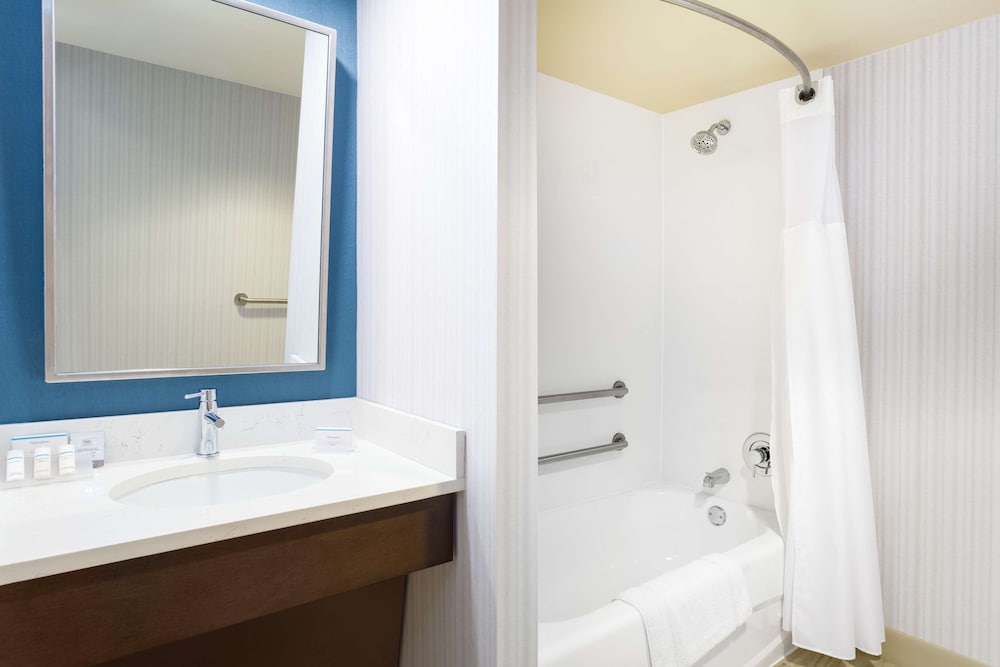 Hilton Garden Inn Islip MacArthur Airport - photo 17