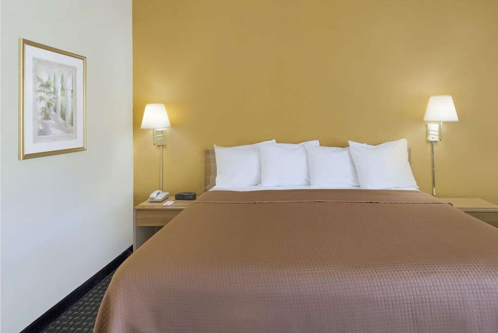Howard Johnson by Wyndham Newburgh West Point - photo 11