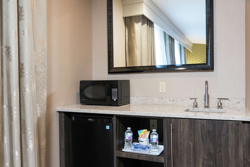 Hampton Inn Mt. Pleasant - photo 14
