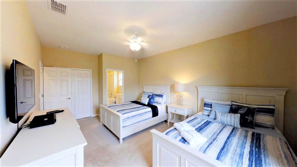 Golden Palms Vacation Resort Eight bedroom - photo 12
