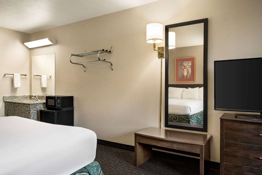 Travelodge by Wyndham Yuma - photo 23