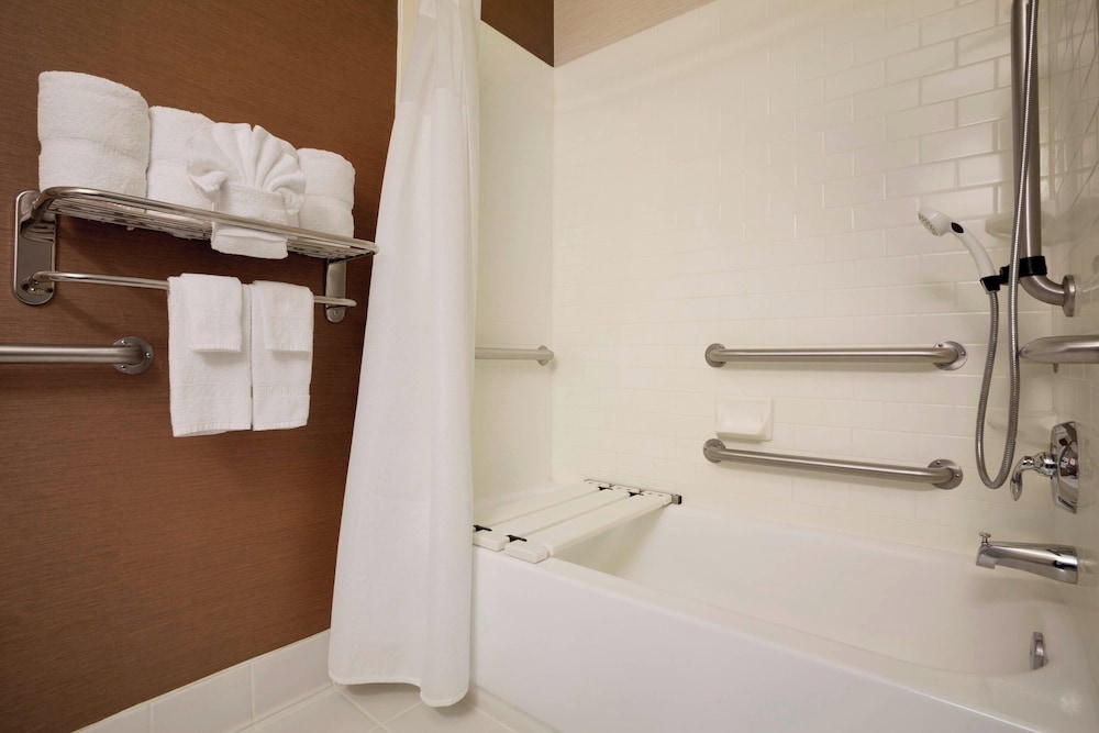 Fairfield Inn & Suites Fort Worth University Drive - photo 12