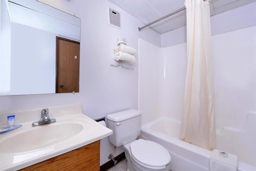 Americas Best Value Inn Walcott Davenport - photo 14