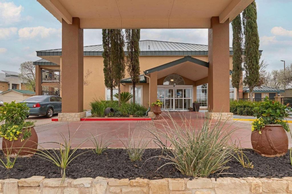 Marble Falls Inn - photo 22