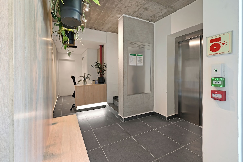 Concierge desk