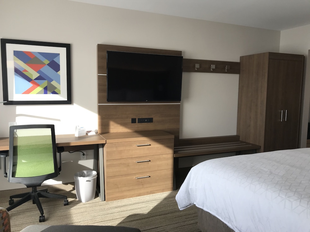 Holiday Inn Express & Suites Phoenix Airport North by IHG - photo 16