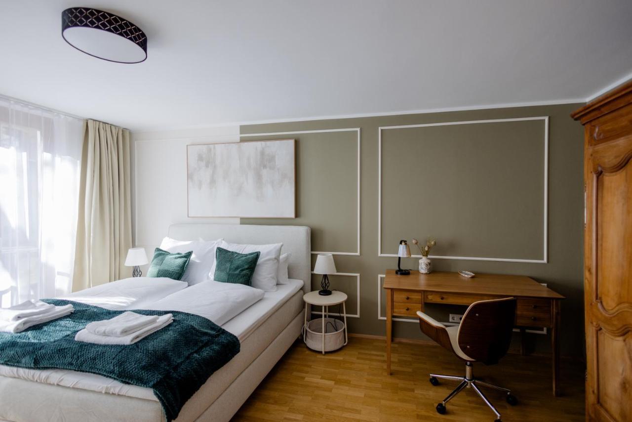 Lumen Homes Altstadt Residenz direkt im Zentrum geräumiges Apartment mit 5 Zimmern Küche — 4-Star Luxury Hotel in Munich, Germany