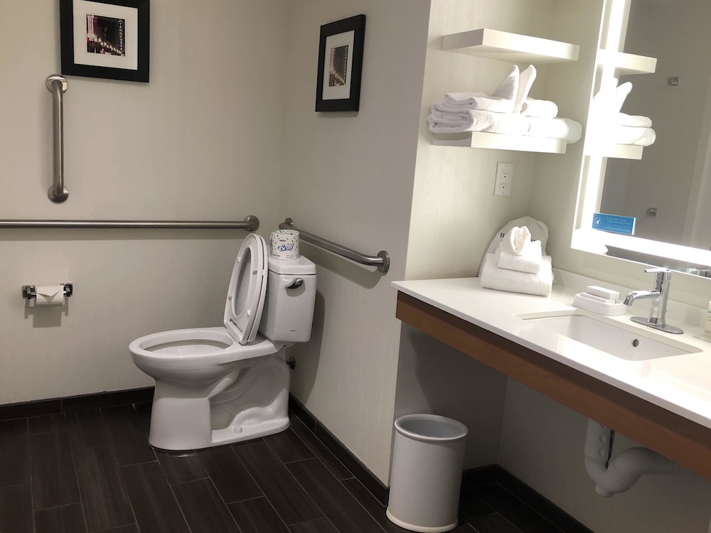 Hampton Inn & Suites Knoxville Papermill Drive - photo 26
