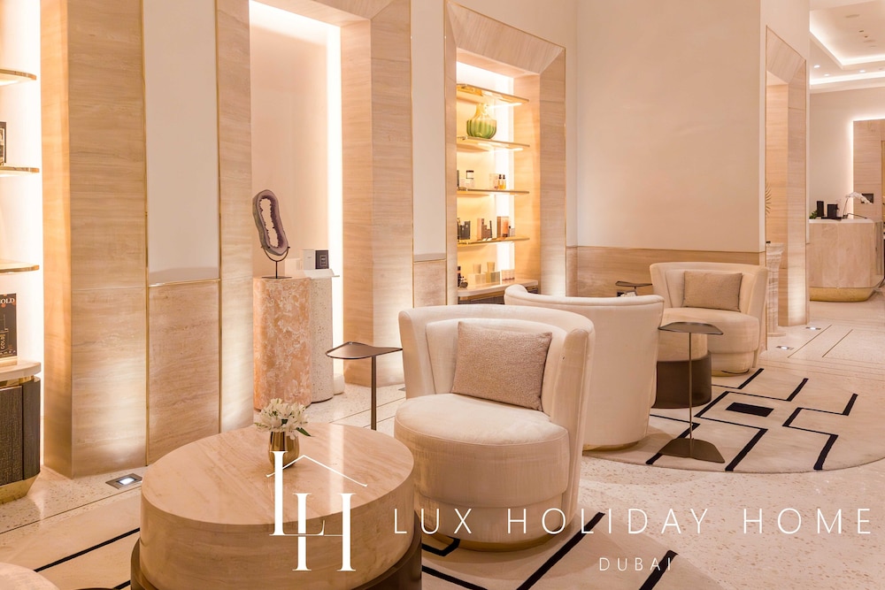LUX Iconic Views at Palm Tower Studio 2 — hotel in Dubai